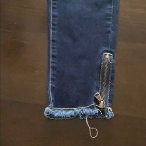 NWOT jeans with zipper at ankle
